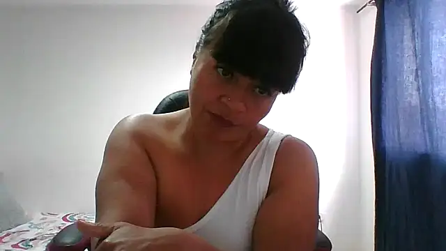 Snapshot of adri89-g chatting on 02/02/26, 01:43 adri89-g online show from 02/02/26, 01:43