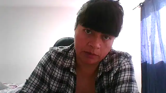 Snapshot of adri89-g chatting on 02/05/26, 02:11 adri89-g online show from 02/05/26, 02:11