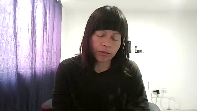 Snapshot of adri89-g chatting on 06/08/26, 03:45 adri89-g online show from 06/08/26, 03:45