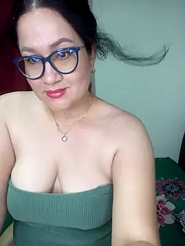 Snapshot of bellotasantos chatting on 09/19/25, 01:18 bellotasantos online show from 09/19/25, 01:18