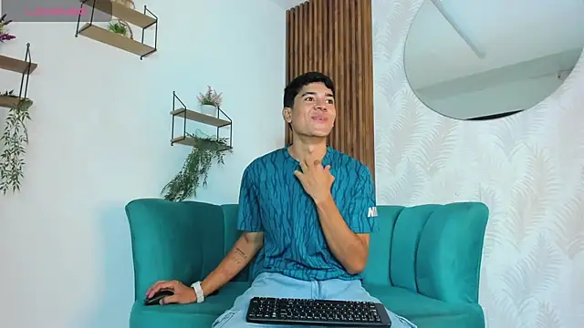 Snapshot of SandroVeyra chatting on 09/22/25, 08:00 SandroVeyra online show from 09/22/25, 08:00