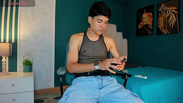 Snapshot of SandroVeyra chatting on 09/24/25, 07:28 SandroVeyra online show from 09/24/25, 07:28