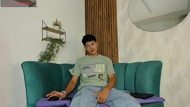 Snapshot of SandroVeyra chatting on 09/26/25, 08:13 SandroVeyra online show from 09/26/25, 08:13