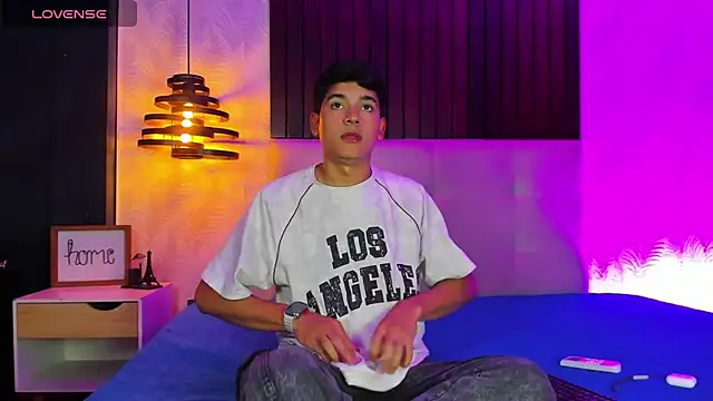 Snapshot of SandroVeyra chatting on 10/04/25, 03:37 SandroVeyra online show from 10/04/25, 03:37