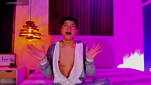 Snapshot of SandroVeyra chatting on 10/05/25, 04:00 SandroVeyra online show from 10/05/25, 04:00