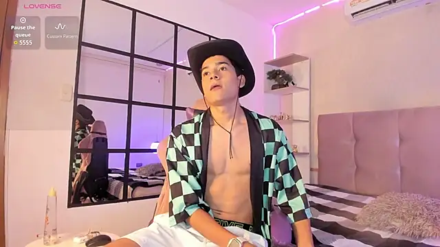 Snapshot of SandroVeyra chatting on 10/11/25, 03:28 SandroVeyra online show from 10/11/25, 03:28