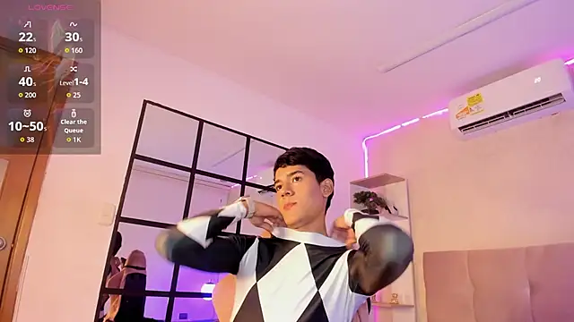 Snapshot of SandroVeyra chatting on 10/12/25, 03:27 SandroVeyra online show from 10/12/25, 03:27