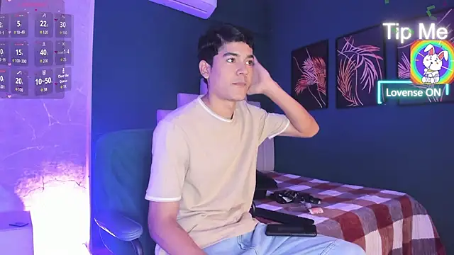 Snapshot of SandroVeyra chatting on 10/18/25, 03:31 SandroVeyra online show from 10/18/25, 03:31