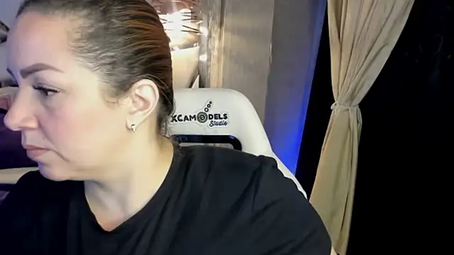 Snapshot of alexiaystive3 chatting on 10/01/25, 04:02 alexiaystive3 online show from 10/01/25, 04:02