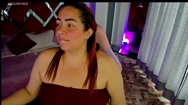 Snapshot of alexiaystive3 chatting on 10/13/25, 03:56 alexiaystive3 online show from 10/13/25, 03:56