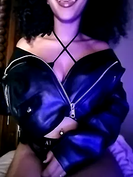 Snapshot of morena_925 chatting on 09/22/25, 10:12 morena 925 online show from 09/22/25, 10:12