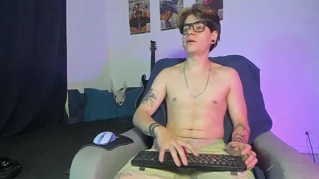 Snapshot of Jerry_Cole chatting on 09/18/25, 11:01 Jerry Cole online show from 09/18/25, 11:01