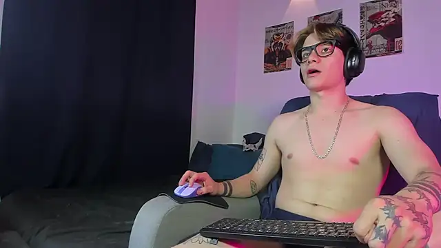 Snapshot of Jerry_Cole chatting on 10/04/25, 04:10 Jerry Cole online show from 10/04/25, 04:10