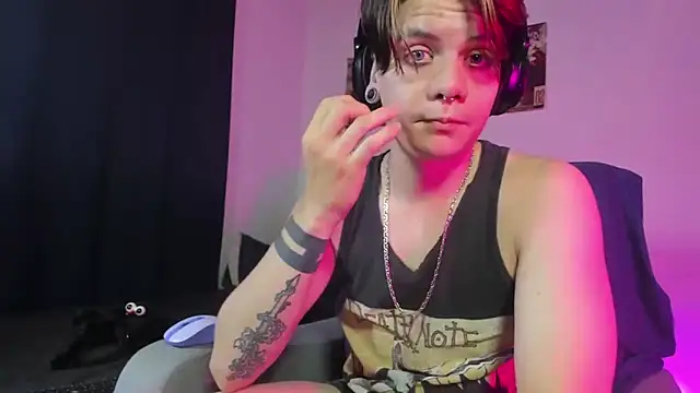 Snapshot of Jerry_Cole chatting on 10/07/25, 01:58 Jerry Cole online show from 10/07/25, 01:58