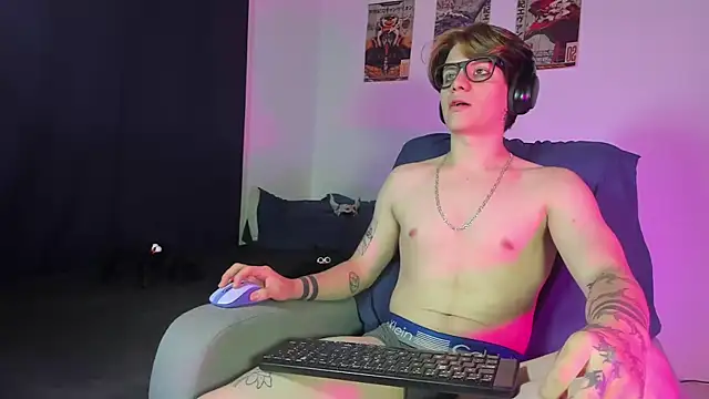 Snapshot of Jerry_Cole chatting on 10/11/25, 02:11 Jerry Cole online show from 10/11/25, 02:11