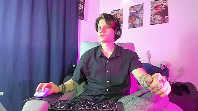 Snapshot of Jerry_Cole chatting on 10/26/25, 02:39 Jerry Cole online show from 10/26/25, 02:39