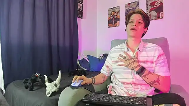 Snapshot of Jerry_Cole chatting on 10/28/25, 06:43 Jerry Cole online show from 10/28/25, 06:43