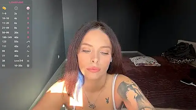 Snapshot of SylviaDelacruz chatting on 10/30/25, 09:11 SylviaDelacruz online show from 10/30/25, 09:11