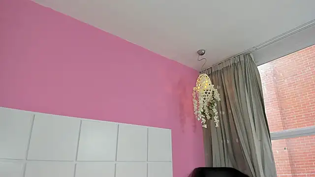 Aliciabloom online show from 09/23/25, 12:19