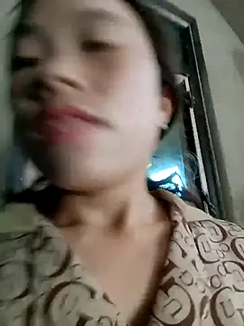 lyuyenkk online show from 10/18/25, 07:42