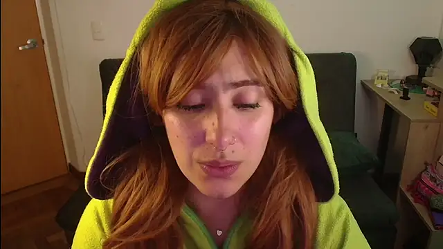 Miacatsito3 online show from 10/24/25, 04:31