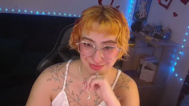 Miacatsito3 online show from 06/13/26, 04:21