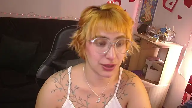 Miacatsito3 online show from 06/13/26, 08:18