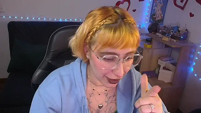 Miacatsito3 online show from 06/19/26, 01:43