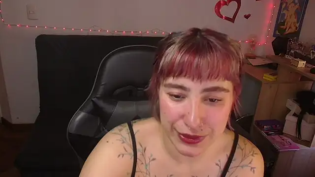 Miacatsito3 online show from 07/28/26, 08:52