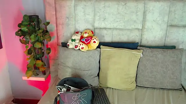 Billie Turner  online show from 10/18/25, 09:04