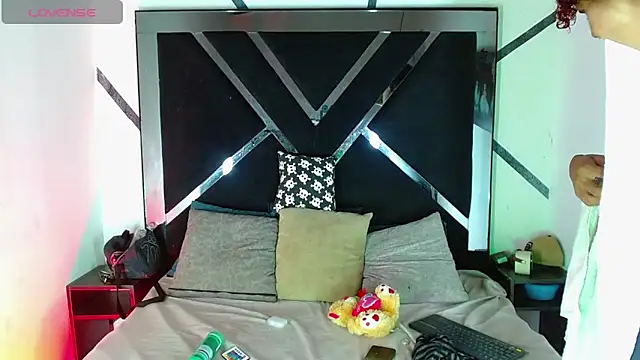 Billie Turner  online show from 10/26/25, 07:09