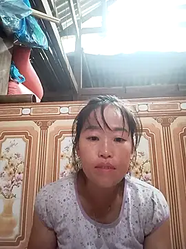 Snapshot of Vuong_x chatting on 09/16/25, 03:18 Vuong x online show from 09/16/25, 03:18