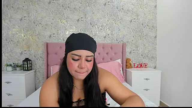 Snapshot of SienaWild chatting on 11/06/25, 04:35 SienaWild online show from 11/06/25, 04:35