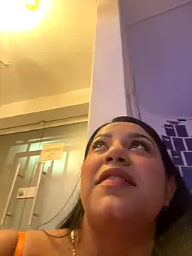 Snapshot of SienaWild chatting on 11/19/25, 04:34 SienaWild online show from 11/19/25, 04:34