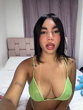 karolaalcendra online show from 09/30/25, 11:21