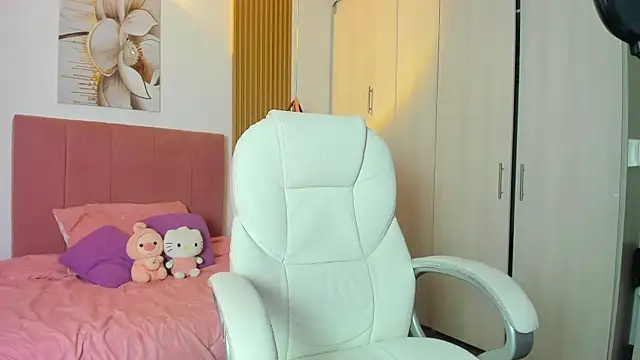 Snapshot of KoraRousee chatting on 09/15/25, 01:00 KoraRousee online show from 09/15/25, 01:00