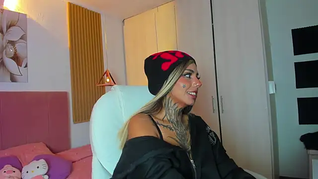 Snapshot of KoraRousee chatting on 09/16/25, 03:13 KoraRousee online show from 09/16/25, 03:13