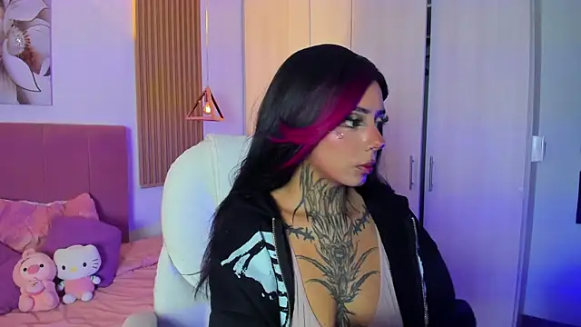 Snapshot of KoraRousee chatting on 09/20/25, 01:01 KoraRousee online show from 09/20/25, 01:01