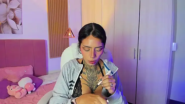 Snapshot of KoraRousee chatting on 09/27/25, 01:05 KoraRousee online show from 09/27/25, 01:05