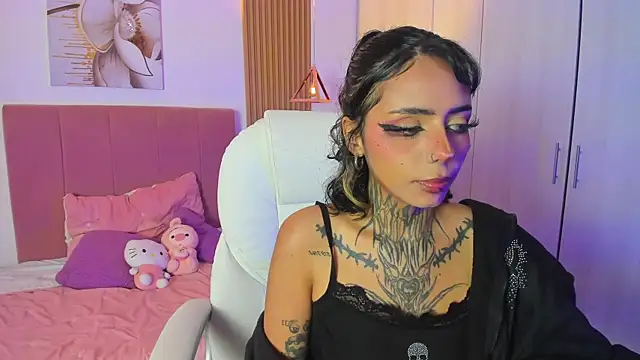 Snapshot of KoraRousee chatting on 09/28/25, 01:38 KoraRousee online show from 09/28/25, 01:38