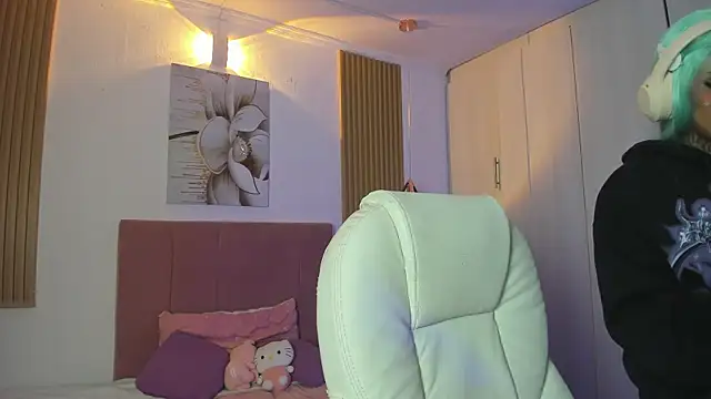 Snapshot of KoraRousee chatting on 10/02/25, 12:56 KoraRousee online show from 10/02/25, 12:56