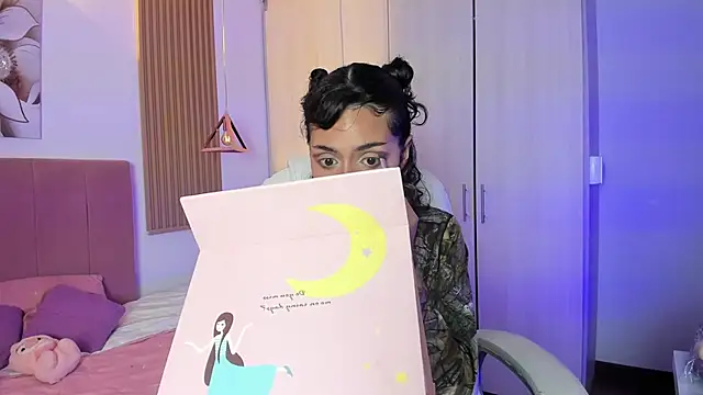 Snapshot of KoraRousee chatting on 10/14/25, 01:45 KoraRousee online show from 10/14/25, 01:45