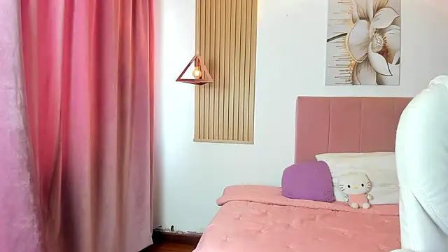 Snapshot of KoraRousee chatting on 10/20/25, 01:22 KoraRousee online show from 10/20/25, 01:22