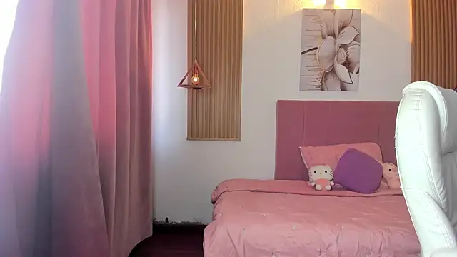 Snapshot of KoraRousee chatting on 10/21/25, 01:01 KoraRousee online show from 10/21/25, 01:01