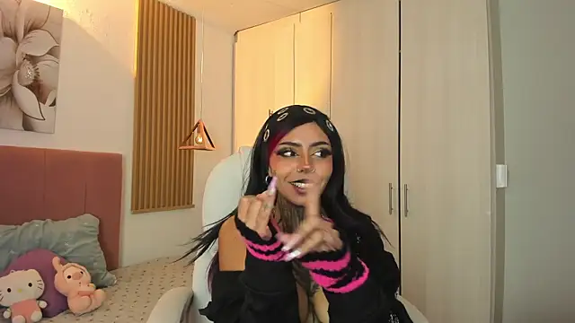 Snapshot of KoraRousee chatting on 10/28/25, 01:47 KoraRousee online show from 10/28/25, 01:47