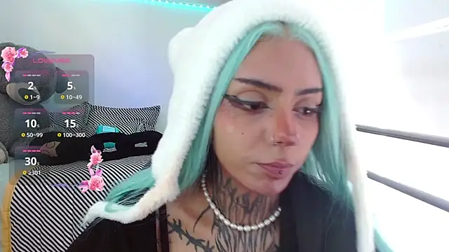 Snapshot of KoraRousee chatting on 11/18/25, 02:43 KoraRousee online show from 11/18/25, 02:43