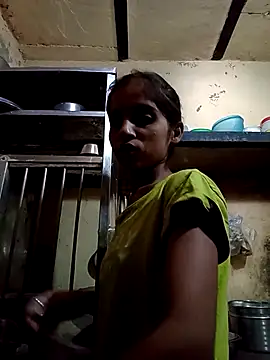 Snapshot of Saloni-Gupta chatting on 09/23/25, 04:37 Saloni-Gupta online show from 09/23/25, 04:37