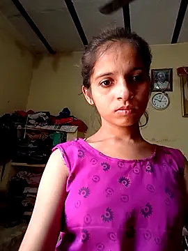 Snapshot of Saloni-Gupta chatting on 10/17/25, 04:37 Saloni-Gupta online show from 10/17/25, 04:37