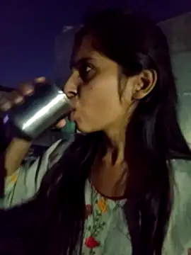 Snapshot of Saloni-Gupta chatting on 10/25/25, 07:19 Saloni-Gupta online show from 10/25/25, 07:19