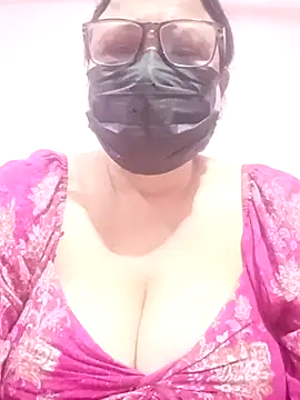 Snapshot of thehotlady chatting on 01/07/26, 01:02 thehotlady online show from 01/07/26, 01:02